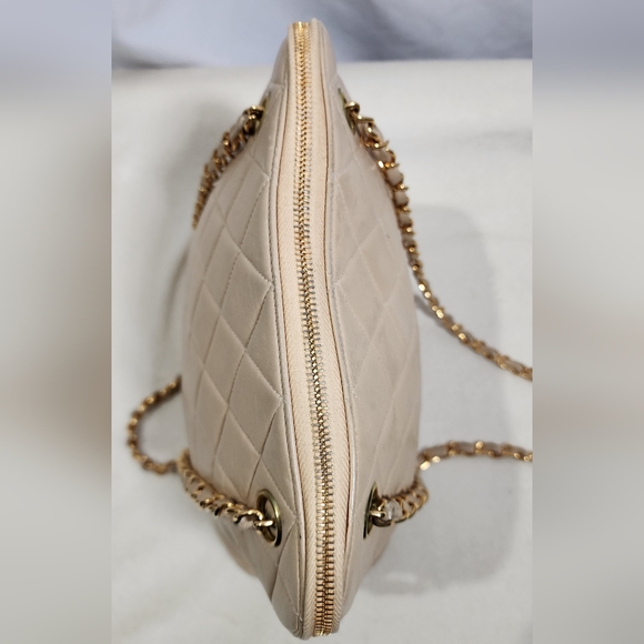 Chanel Dome 1996-1997 shoulder. 24k gold plated hardware. Card & Dustbag include - Picture 5 of 16